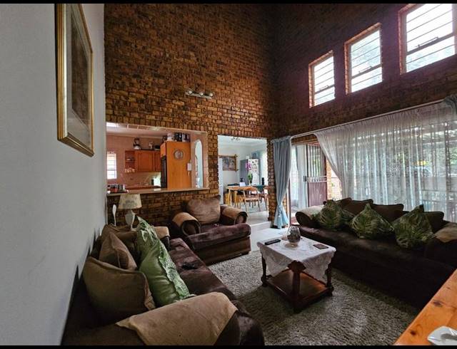 3 BEDROOM TOWNHOUSE FOR SALE IN GLEN MARAIS